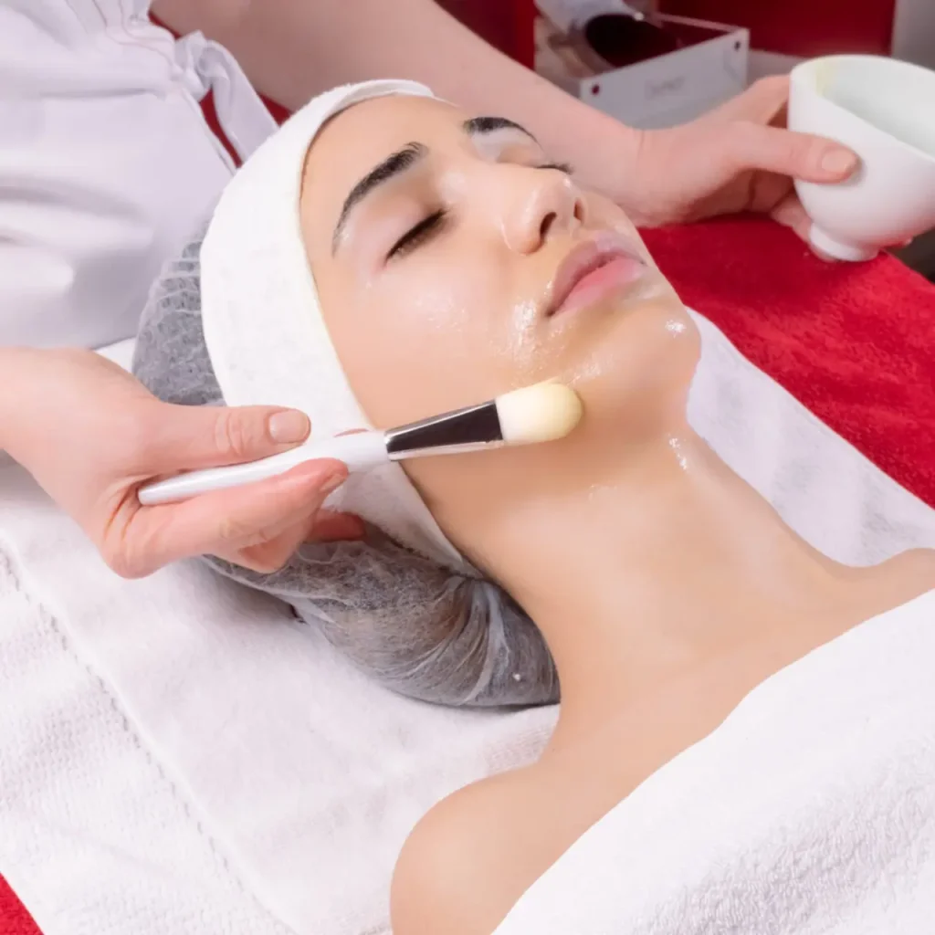 De hydra ph peeling is een alternatief voor de medische peeling. Het verheldert de huid, verzwakt pigmentvlekken en gaat tekenen van veroudering tegen.