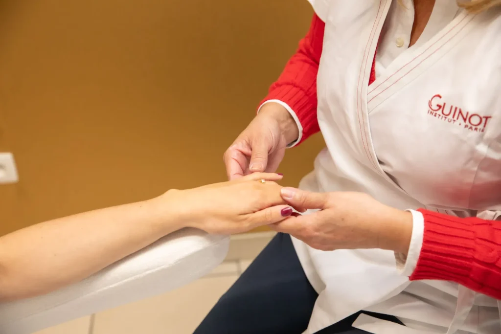 Manicure bij Isabelle Kips om je handen er zo mooi mogelijk uit te laten zien